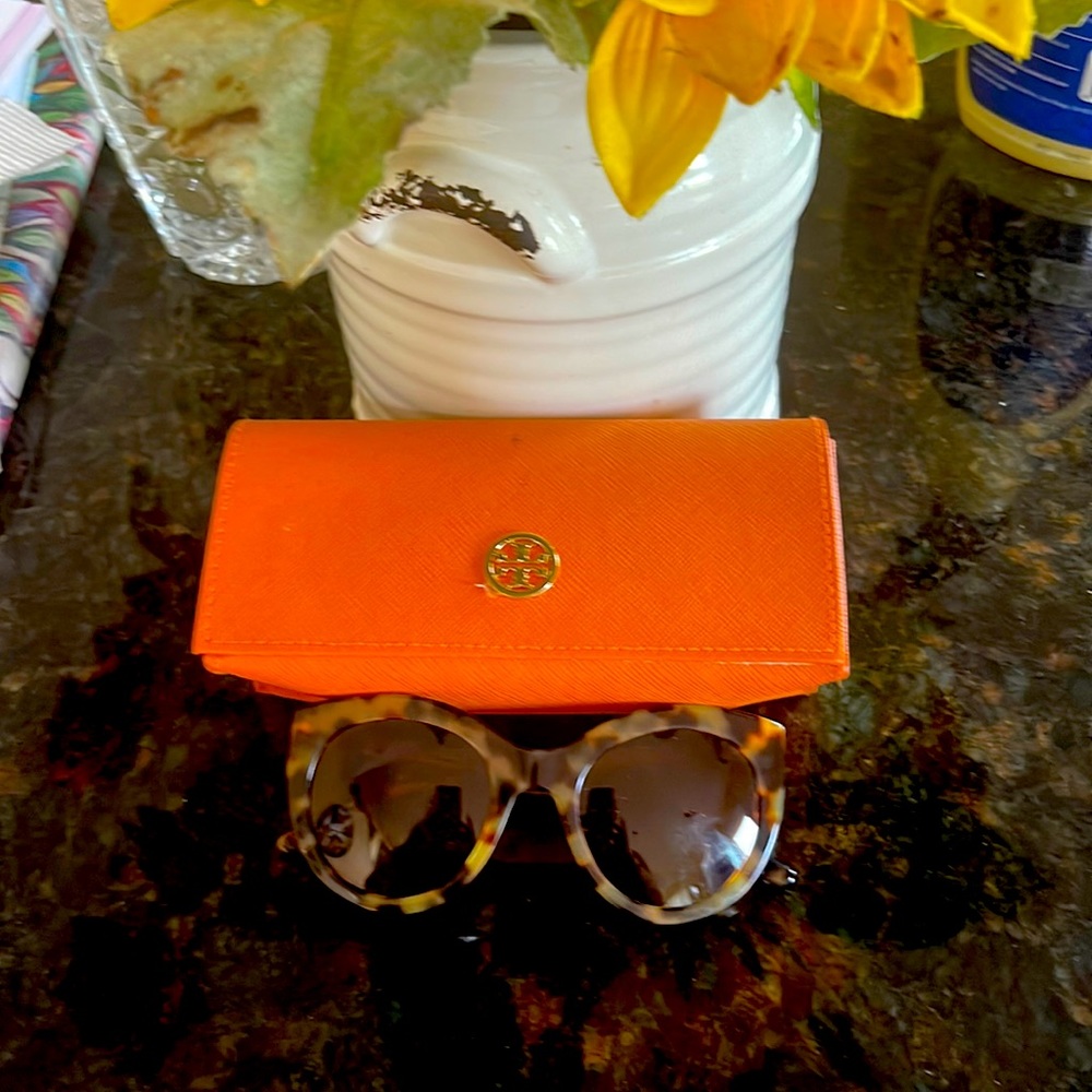 Tory Burch tortoise shell brown tone sunglasses